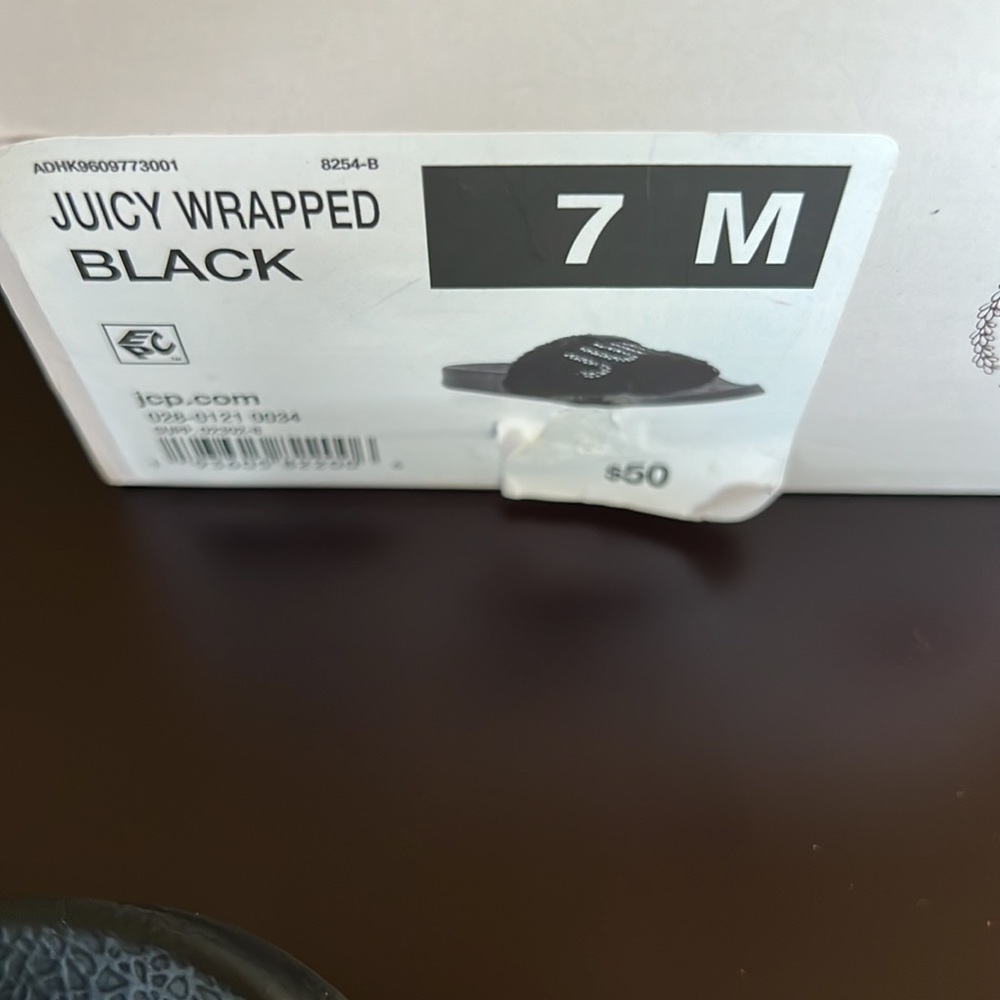 Juicy slippers size 7 - Picture 3 of 5